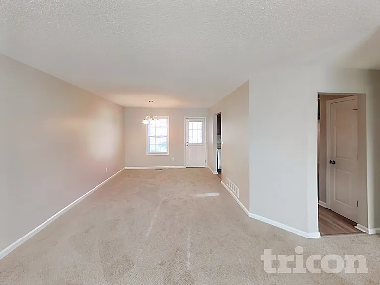 404 Remington Ct — Photo 3