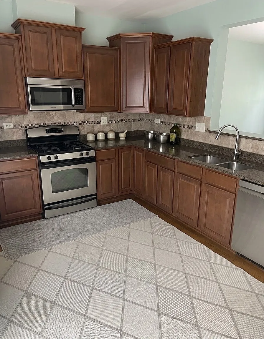 3 bed, 2.5 bath, 1750 sqft, $3,200 — Photo 3