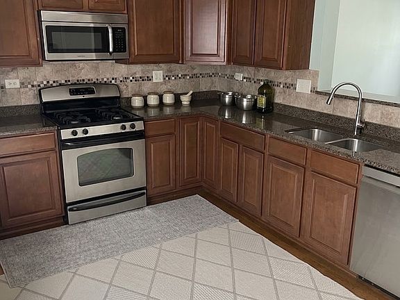 3rd image of 8604 Prairie St