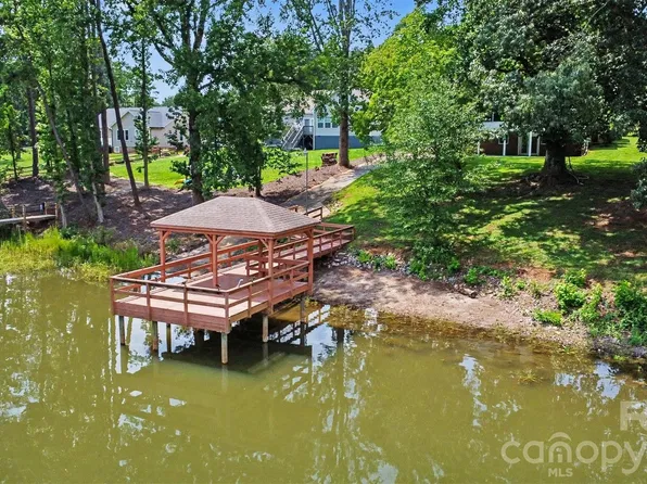 6917 Navajo Trl, Sherrills Ford, NC 28673