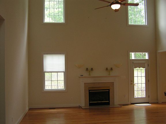 Great room w/ gas fireplace