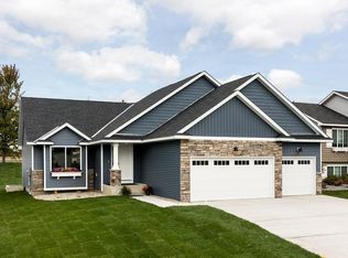 924 Forest Edge Dr, Jordan, MN 55352