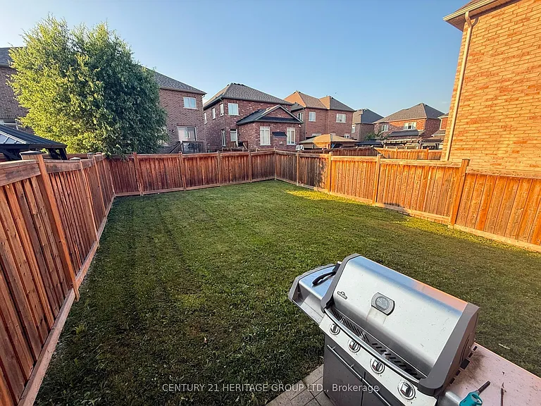99 Cayton Cres — Photo 25