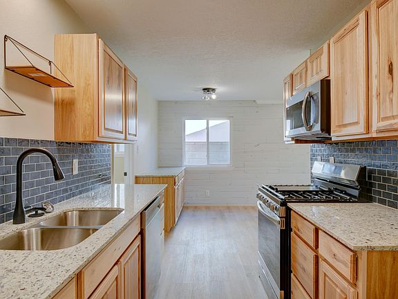 3rd image of 3216 Judy Pl NE