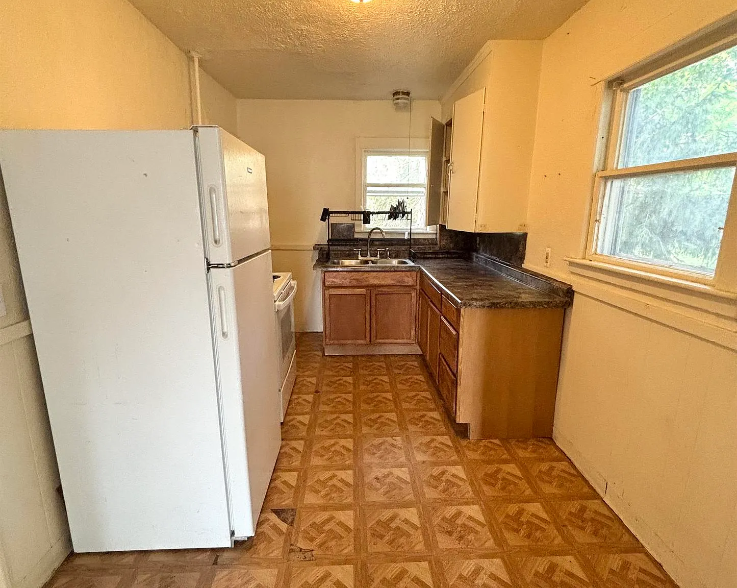 2 bed, 700 sqft, $995 — Photo 3