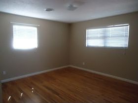 4th image of 429 Mesquite Ave