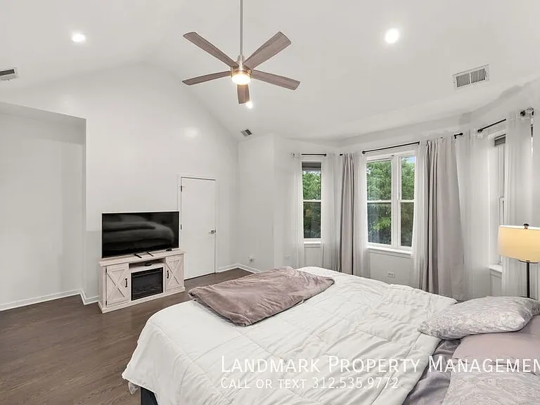 838 E 45th St — Photo 16
