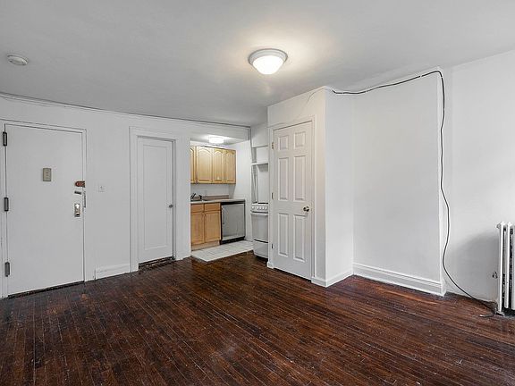 3rd image of 323 W 4th St APT 4c