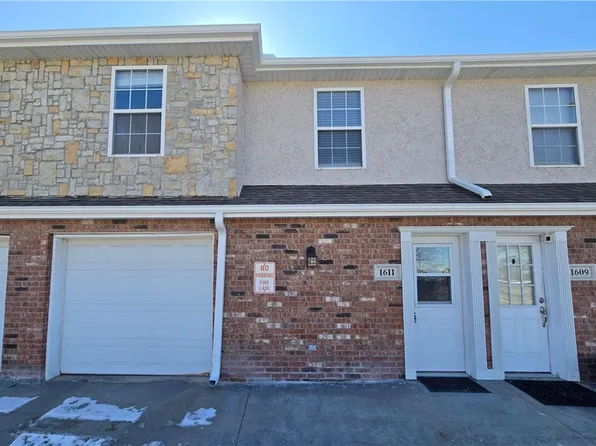 1611 E 120th St, Olathe, KS 66061