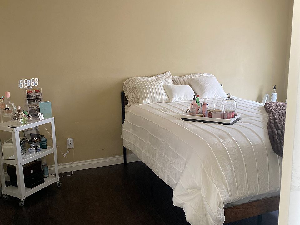 2nd image of 412 E Century Blvd