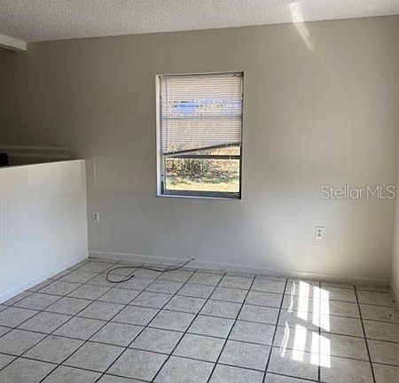 5th image of 2241 W Greenway Pl