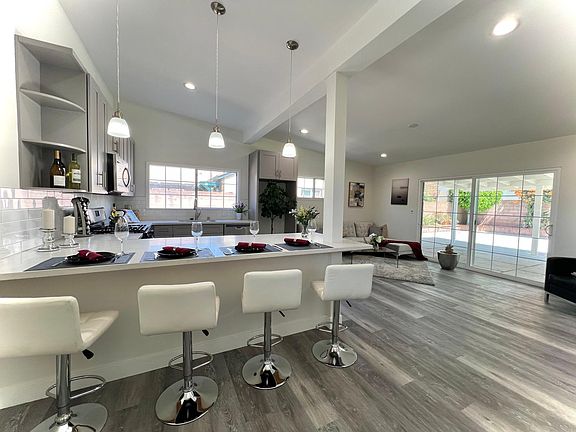 5th image of 11247 Blythe St