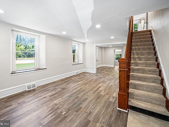 2nd image of 133 Hampton Dr