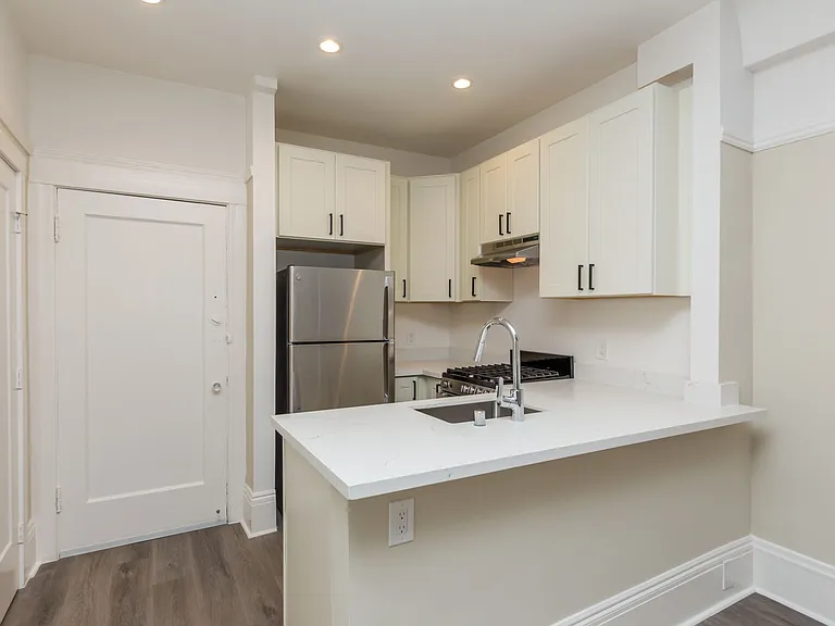 686 Post — Photo 11