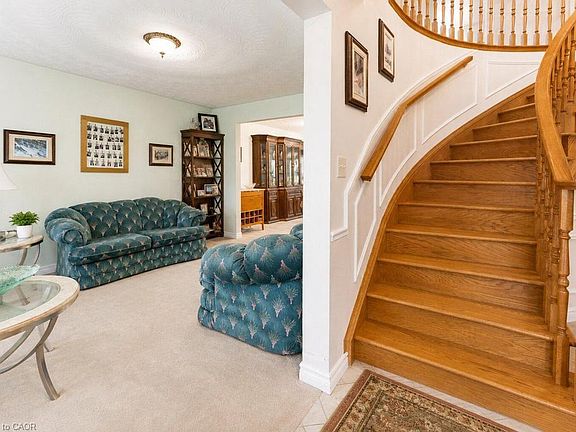 5th image of 33 Maryvale Ave