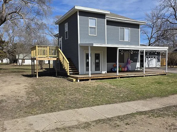 208 E 3rd St, Plankinton, SD 57368