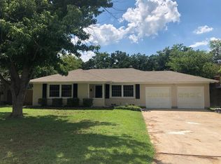 916 Ross Trl, Arlington, TX 76012