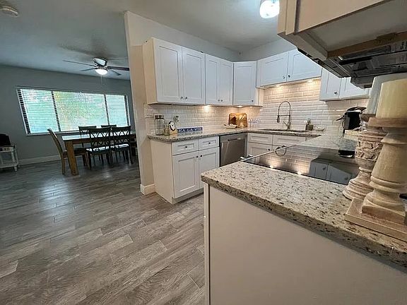 2nd image of 709 W Bayshore Dr