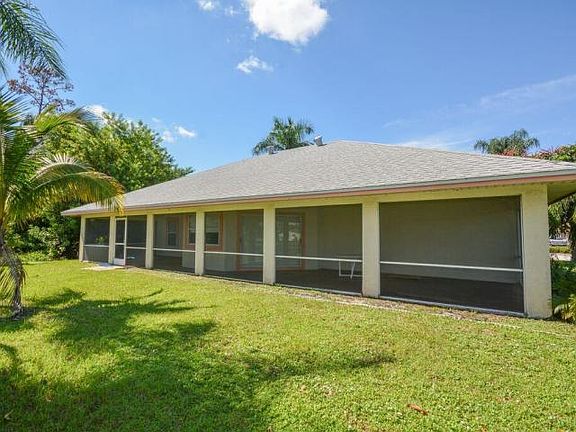 3rd image of 1821 SE Airoso Blvd