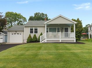 11 Lanphier Rd, Branford, CT 06405