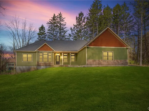 4326 Chickadee Cir, Syracuse, NY 13215