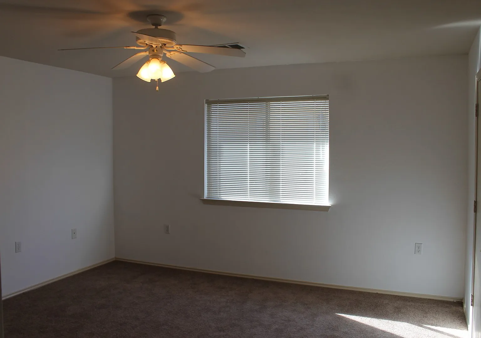 Beautiful Manor home for rent, 11512 Melstone Dr — Photo 3