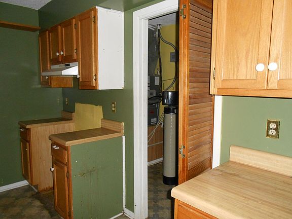 4th image of 861 Saint Anne Ln
