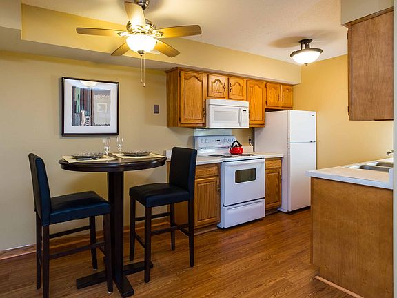 3rd image of 10156 Lyndale Ave S #104