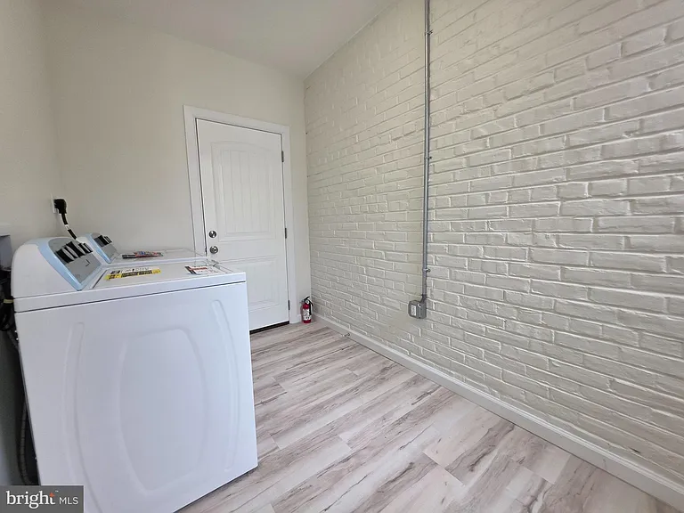 8 N York Rd — Photo 14