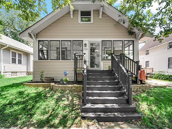 2nd image of 208 Weston St