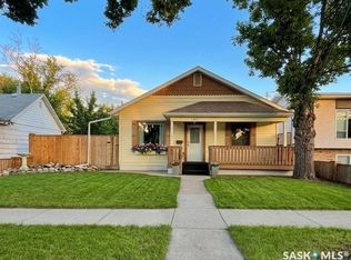 437 Grandview St W, Moose Jaw, SK S6H5L2