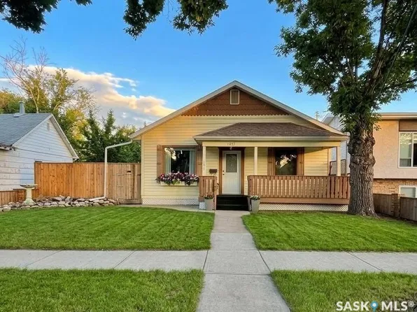 437 Grandview Street W, Moose Jaw, SK S6H 5L2