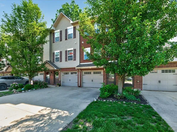 1602 Pinecroft Ln, Howell, MI 48855