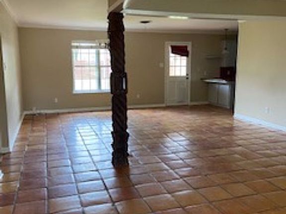4th image of 2250 Greenbriar Dr