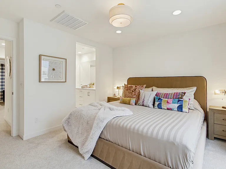 2528 Delphinium Ln — Photo 33