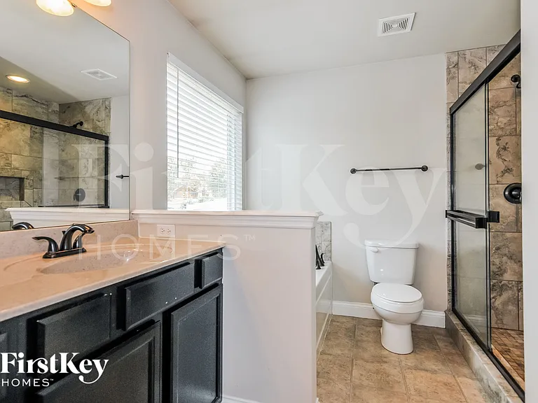1811 Barclay Trail Dr — Photo 9