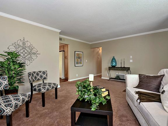 3rd image of 127 Biddleford Ct