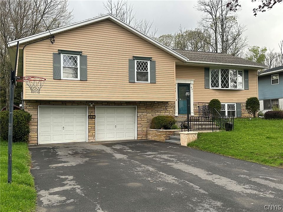1st image of 531 Cedarbrook Cres