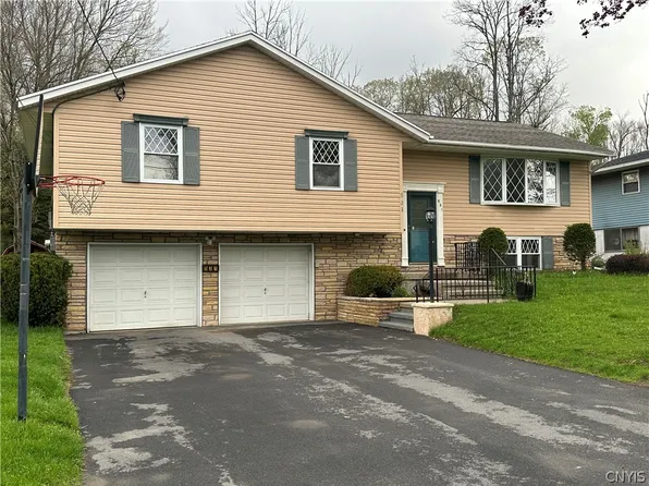 531 Cedarbrook Cres, Utica, NY 13502