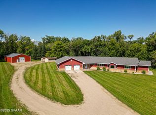 7350 Countryside Ln, Grand Forks, ND 58201