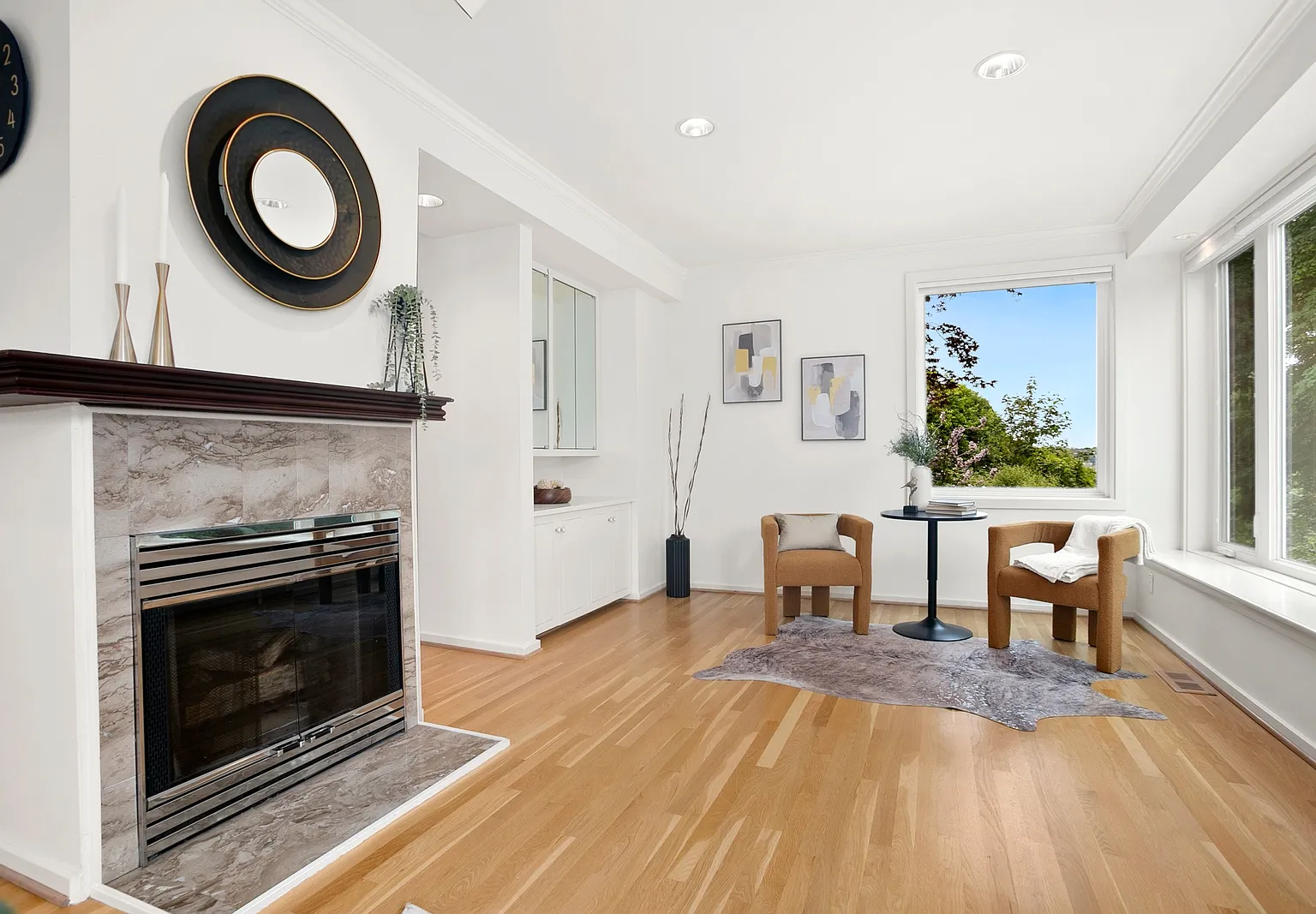 3 bed, 2.5 bath, 2130 sqft, $5,200 — Photo 3