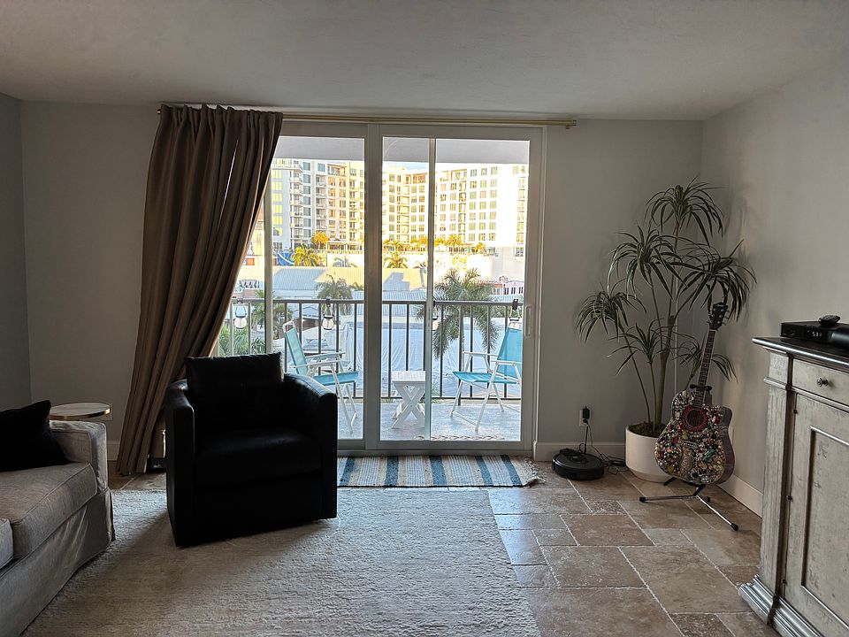 Livingroom with a view and balcony
