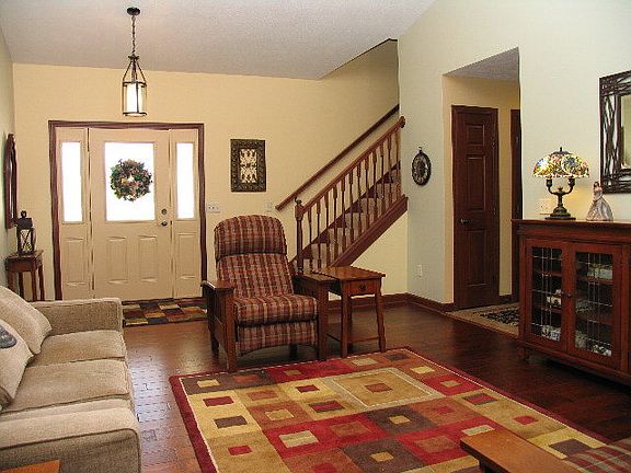 4th image of 2341 Magnolia Dr