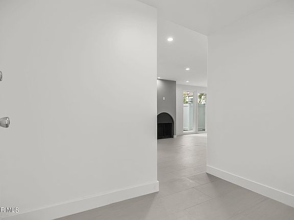 5th image of 5144 Zelzah Ave APT 2