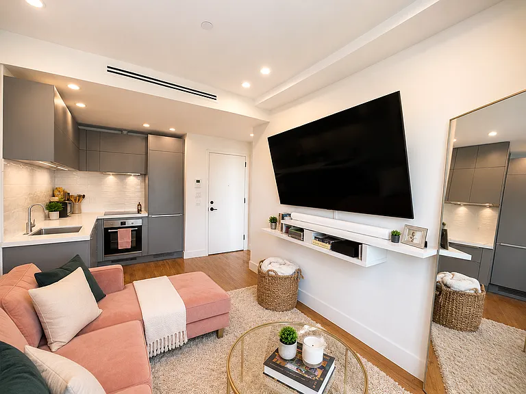 516 Herkimer St #4A — Photo 3