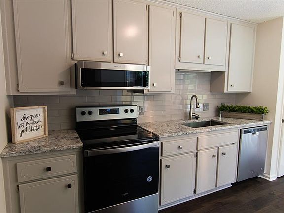 3rd image of 4710 Jamerson Creek Dr