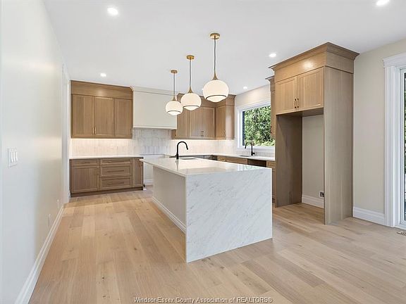5th image of 3586 Sutton Ave