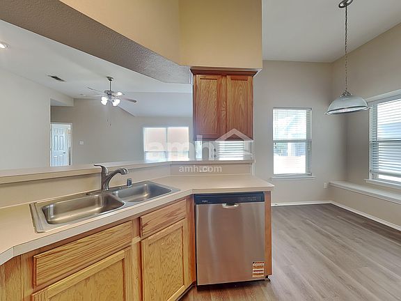 4th image of 210 Hilltop Dr