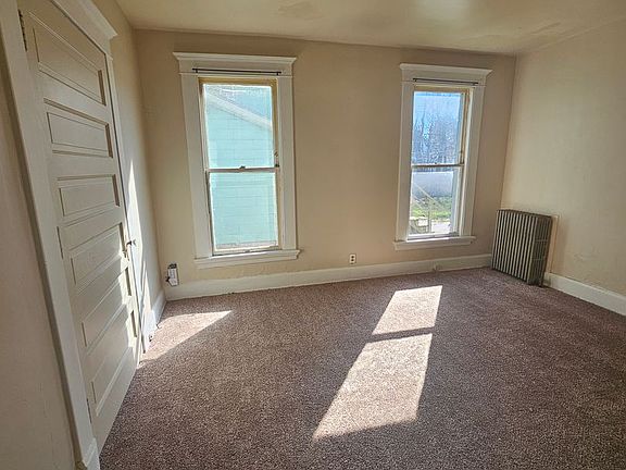 3rd image of 811 E 14th St APT 3