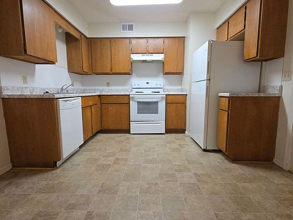 5th image of 611-615 N Greenwich Ave #613